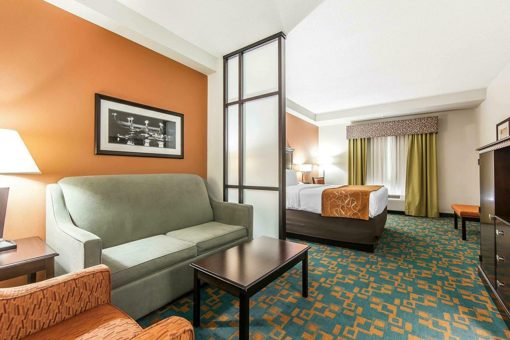 คอมฟอร์ต สวีตส์ น็อกซ์วิลล์ เวสต์ - ฟาร์รากัต Hotel ภายนอก รูปภาพ